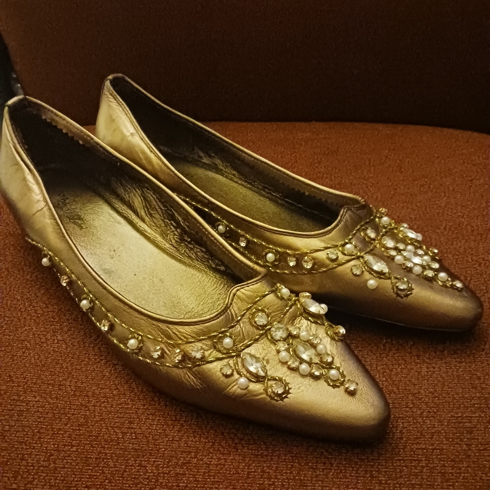 Vintagr Via Accent Gold Label Women Shoes